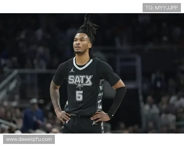 马刺新赛季球衣正式发布卡斯尔亲自试穿展现独特魅力与设计风格